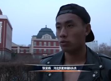贾静雯变身灌篮高手 与女儿为修杰楷甜蜜庆生 2016-06-17 近日，贾静雯在一档节目里变身灌篮高手，与女儿一起为丈夫修杰楷甜蜜庆生。